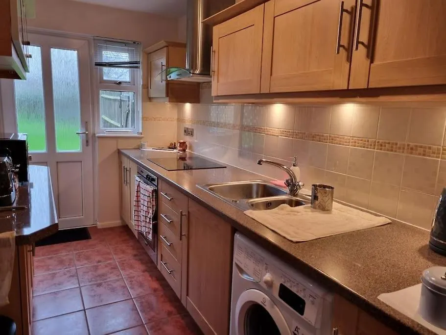 Apartment Lovely Double Room Near Hospital, Uni And Airport Cowley  Großbritannien