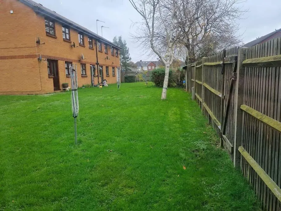 Lovely Double Room Near Hospital, Uni And Airport Cowley  Apartment Cowley (Greater London)